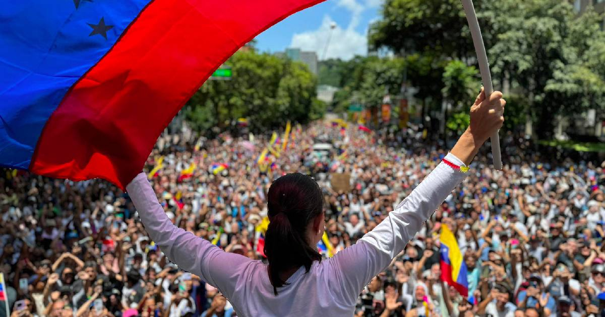 María Corina Machado en manifestación en Venezuela © X/Comando ConVzla