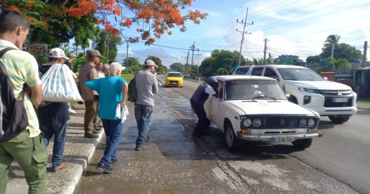 Conductores estatales en Villa Clara bajo amenaza de perder su licencia si no recogen pasajeros