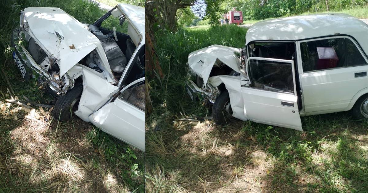 Lesionados tras accidente de carro contra un árbol en Villa Clara