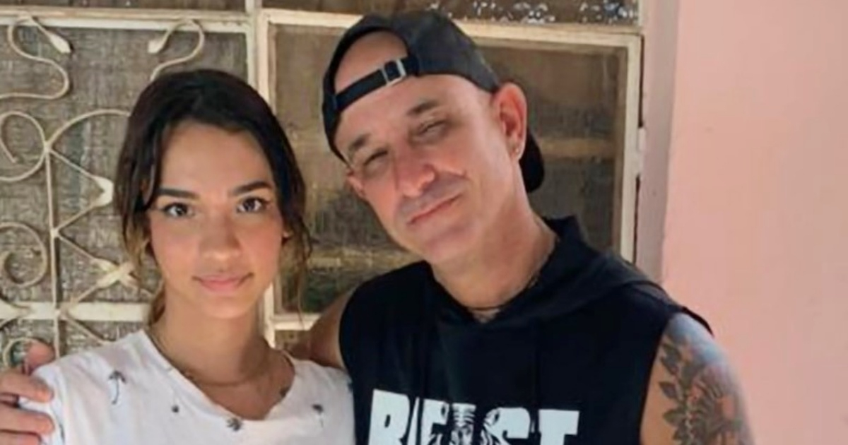 A Cuban Father's Heartfelt Reflection as His Daughter Leaves for Abroad