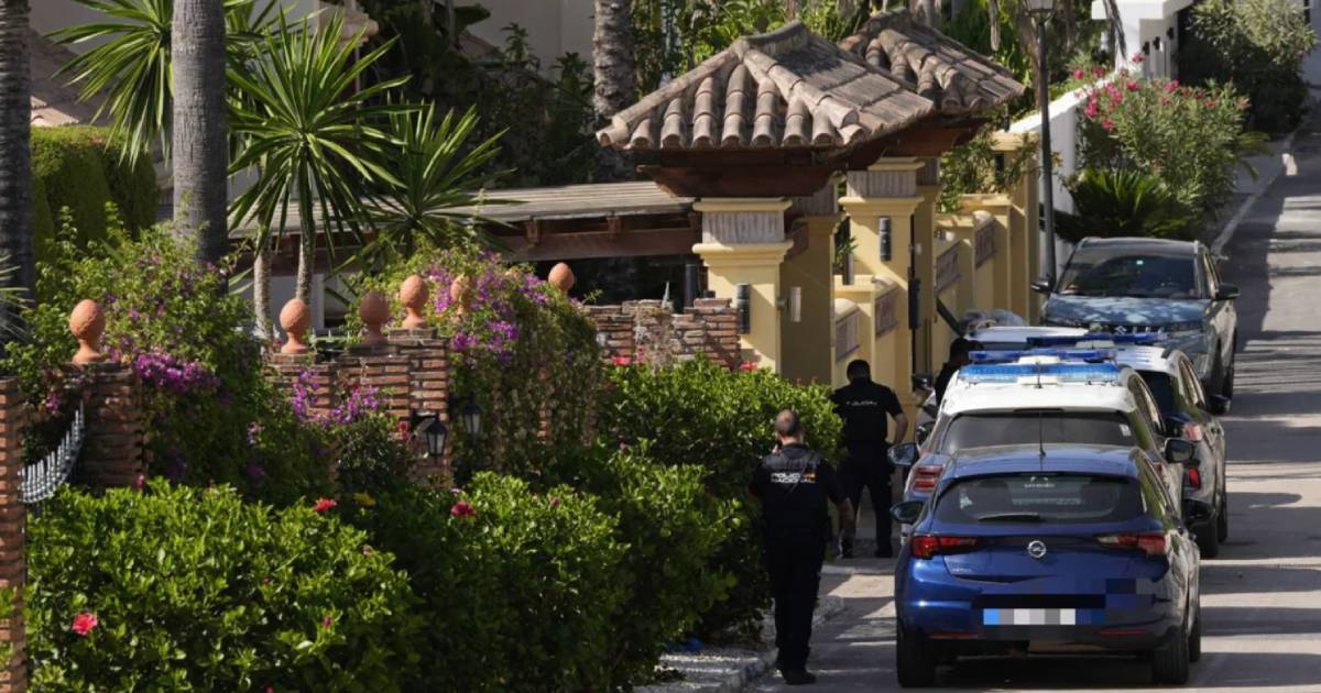 Cuban Under Investigation for Hosting Secret Parties in Occupied Spanish Mansion