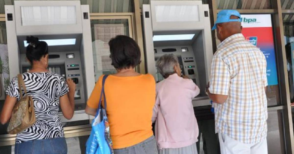 Problemas con los cajeros automáticos en Santiago de Cuba: “Descuentan el dinero, pero no lo entregan”