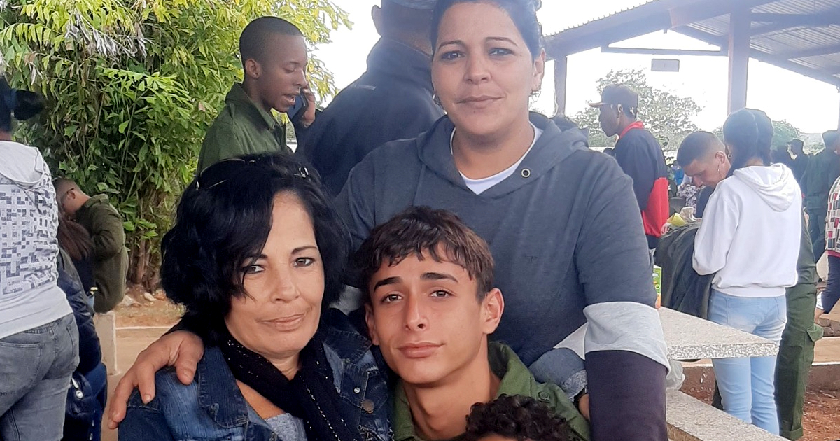 Mother of Cuban teenager speaks out against conscription after her son’s imprisonment