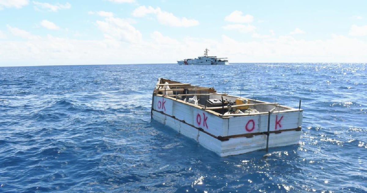 Embarcación de balseros cubanos en el Estrecho de Florida (foto de referencia) © X/@USCGSoutheast