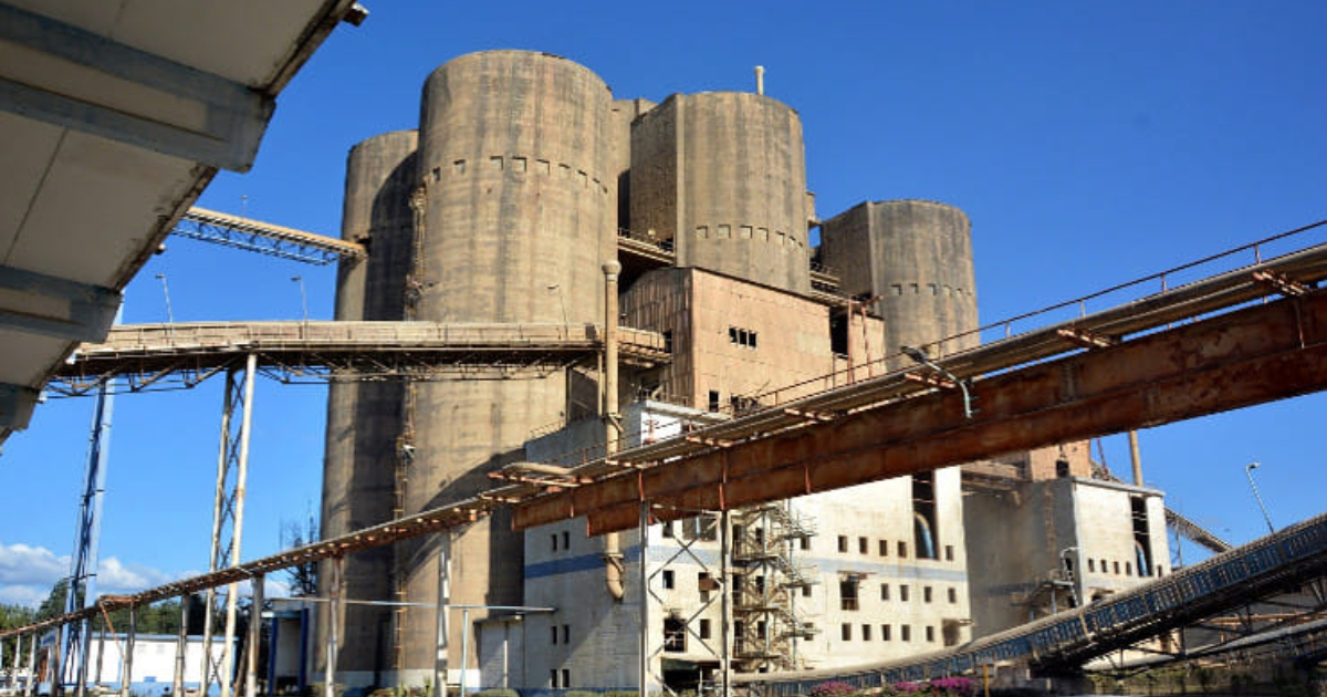 Several Workers Injured and Others Trapped After Explosion at Cienfuegos Cement Factory