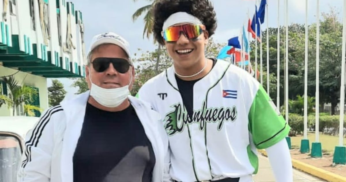 Pelotero cubano Xian Vega, hijo del actor Herón Vega, emigra a Estados Unidos