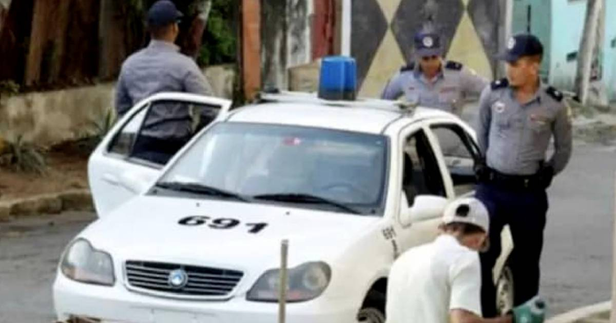 Policía en Santa Clara (imagen de referencia) © Facebook / Jonatan López