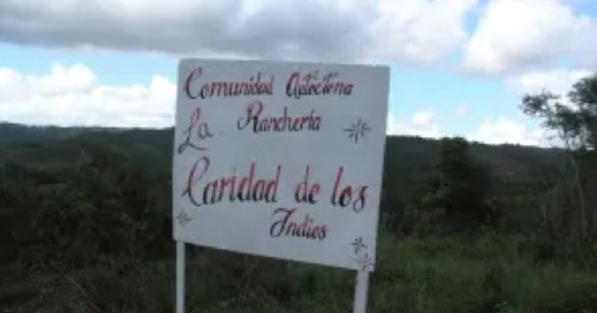 Residents of Guantanamo's La Ranchería Community Undertake Road Repairs on Their Own