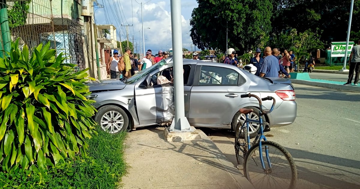 Driver Loses Control of Rental Car and Crashes in Ciego de Ávila