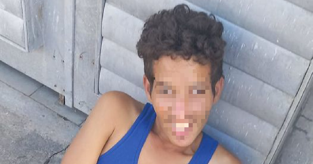 Joven con discapacidad mental deambula por las calles de Cienfuegos, alertan en redes sociales