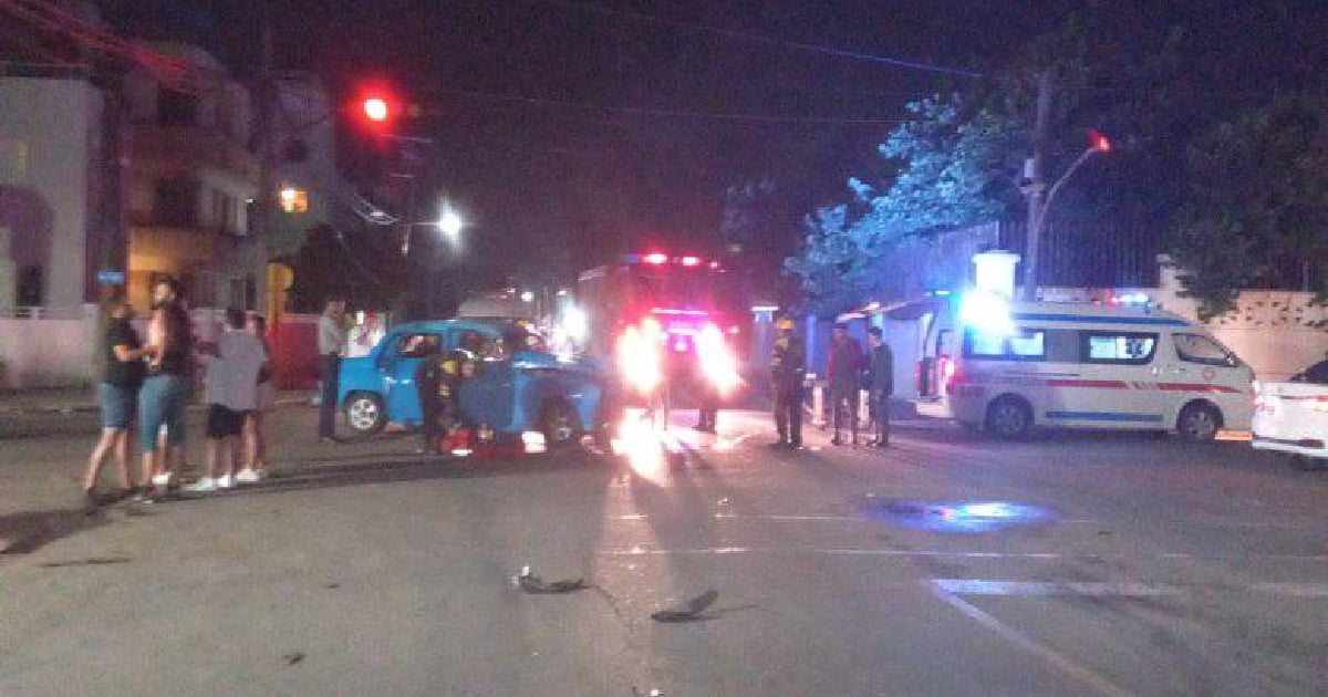 Colisión entre camión y almendrón deja tres heridos en el Vedado