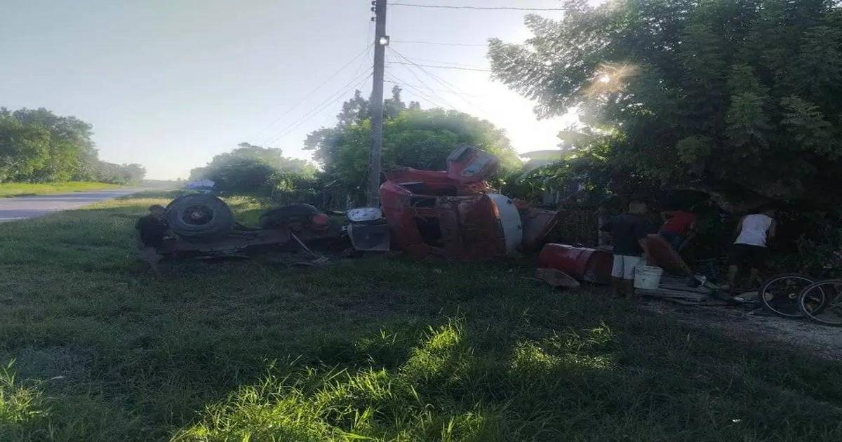 Chofer cubano se salva de accidente mortal en Granma