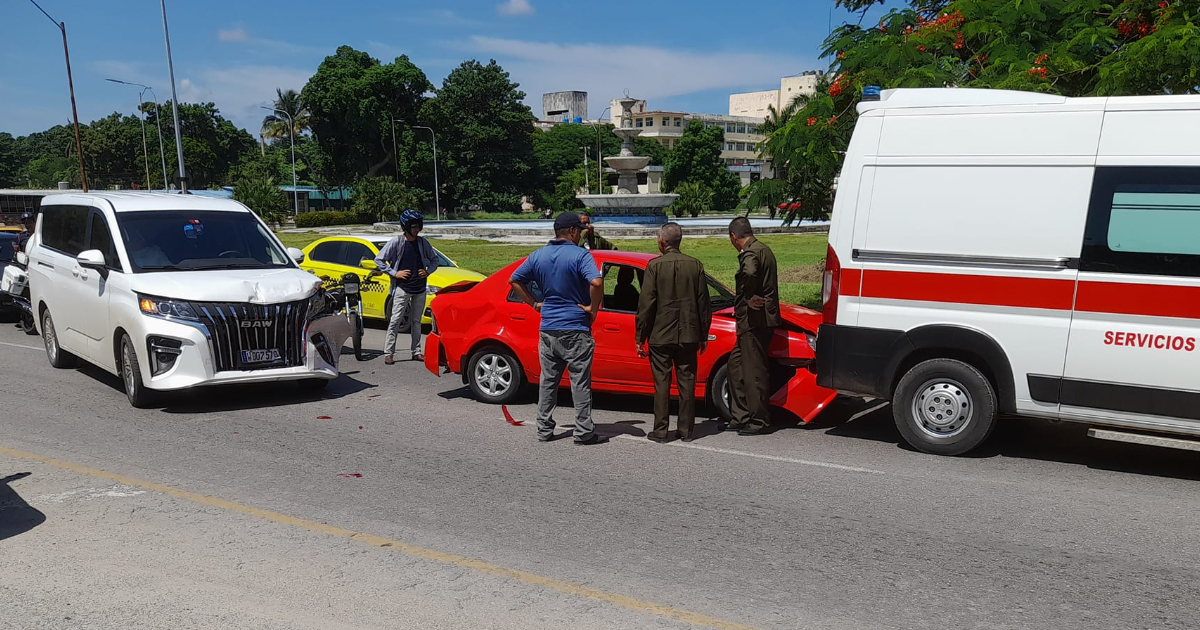 Accidente múltiple en la rotonda de la Ciudad Deportiva en La Habana