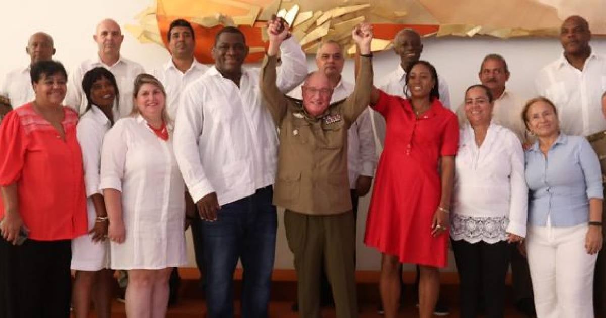 Mijaín López and Omara Durand Receive "Maceo's Machete" from Cuban Military