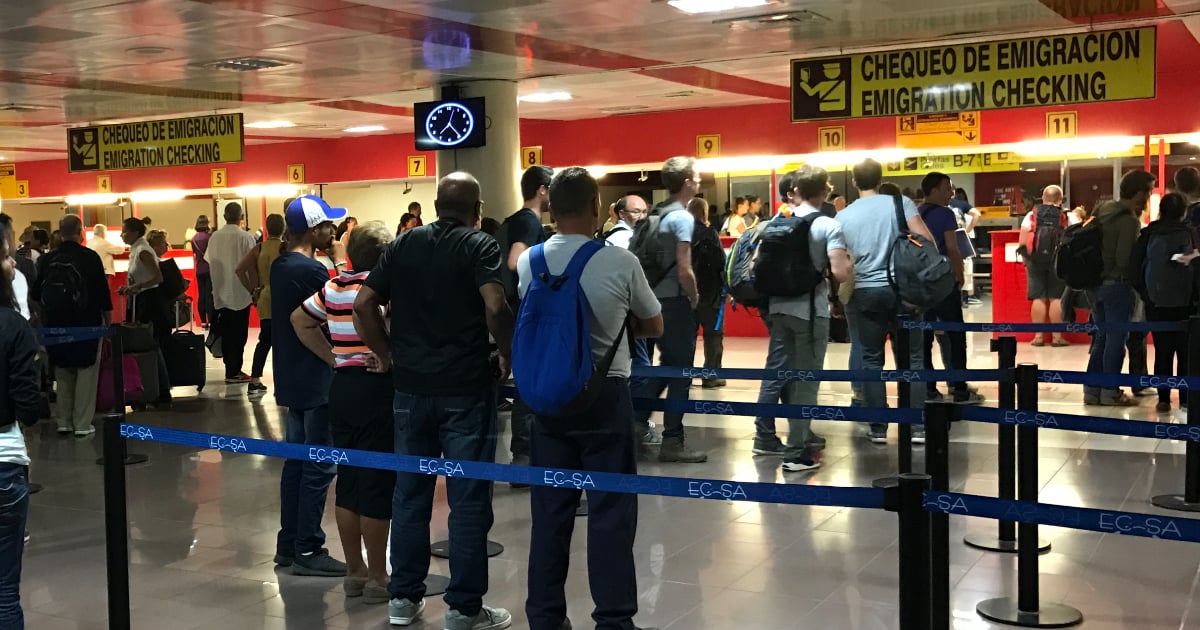 Chequeo de inmigración en aeropuerto de La Habana © CiberCuba 