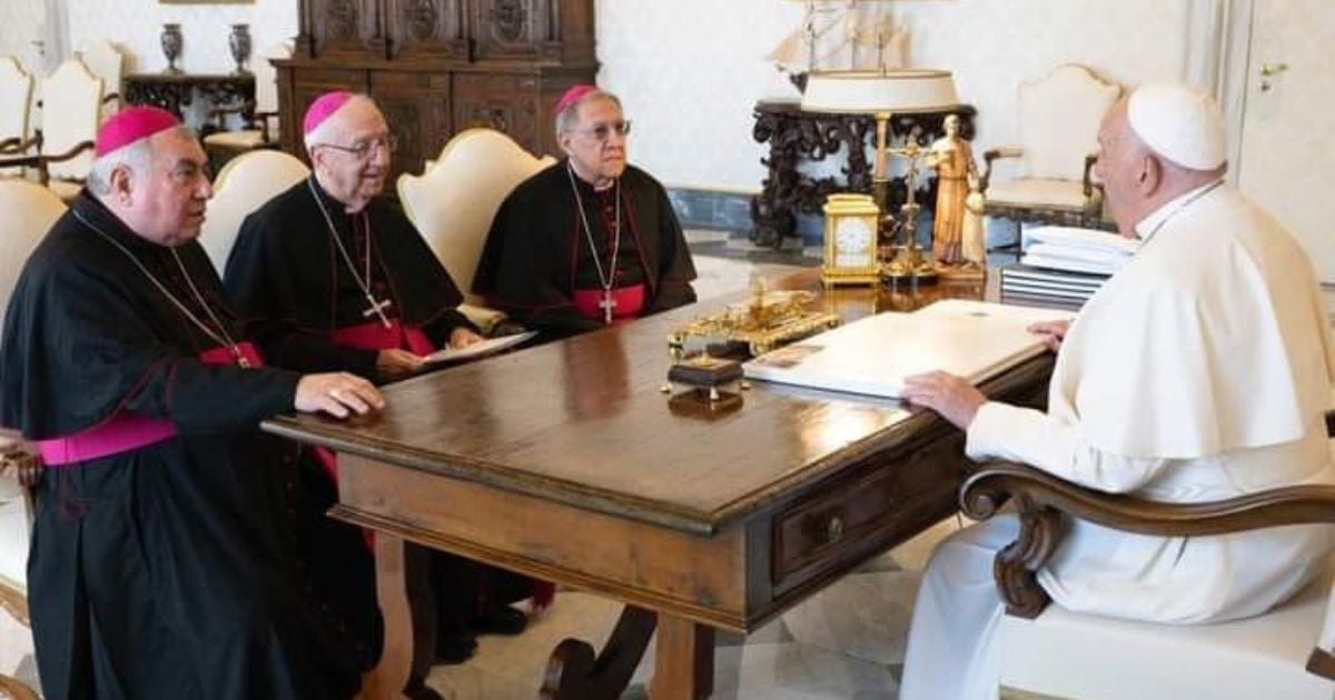 Papa Francisco recibe a obispos cubanos © Facebook / Comunicaciones Obispado Holguín, Cuba