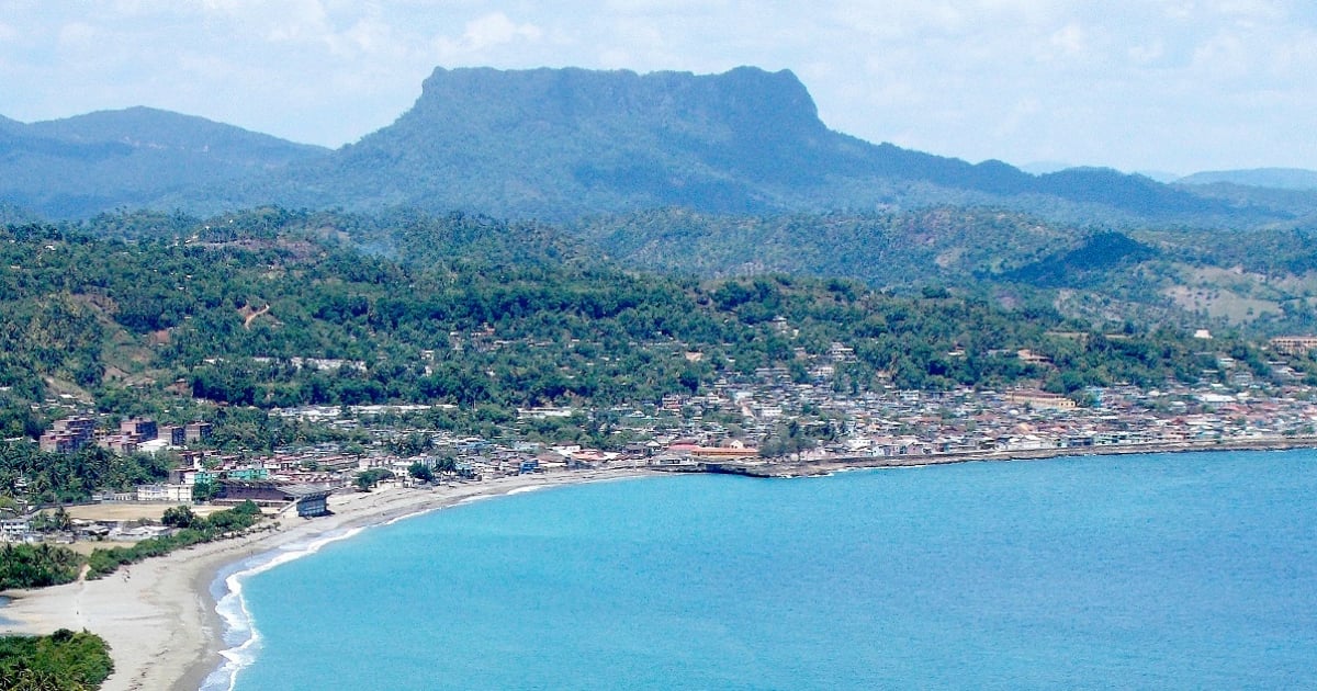 Man in Baracoa Gains Fame for Having Six Fingers on Each Hand and Foot