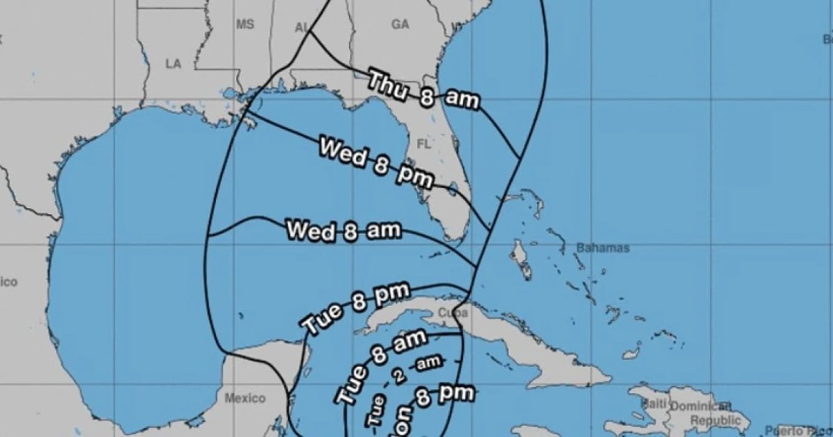 Mapa con el pronóstico del paso del potencial ciclón tropical © nhc.noaa.gov