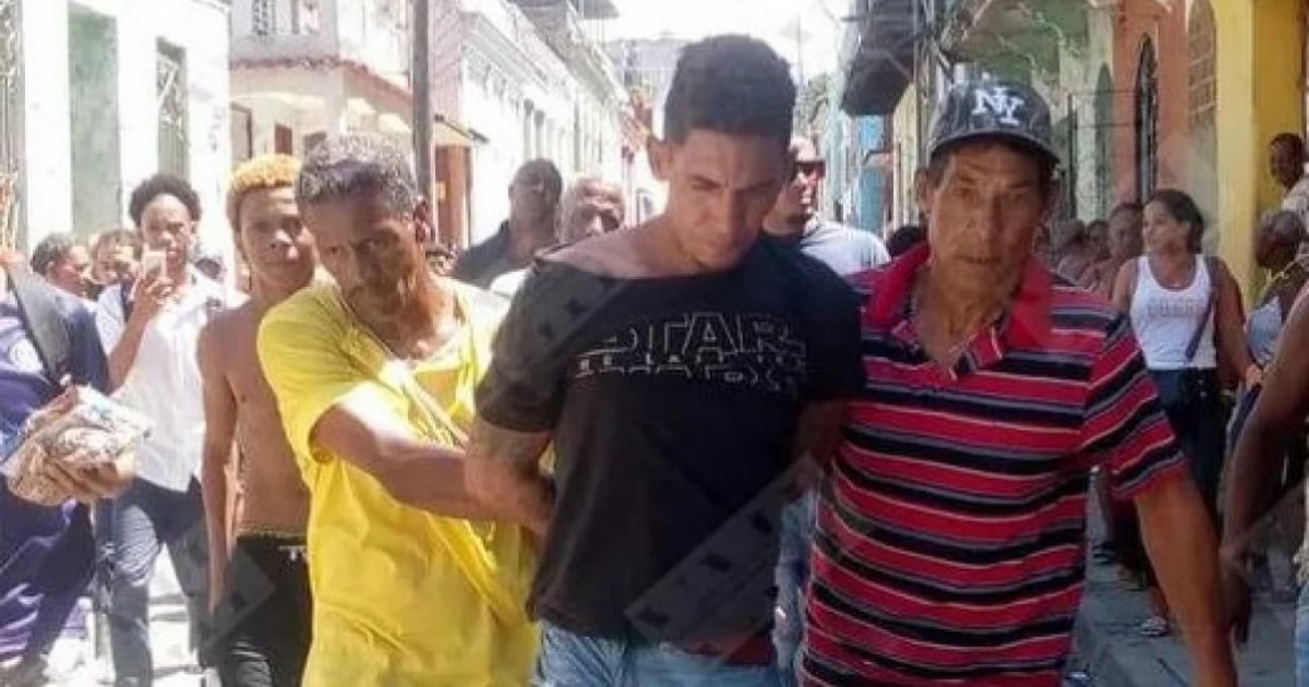 Vecinos capturan a ladrón de teléfonos en Santiago de Cuba © Yosmany Mayeta Labrada / Facebook