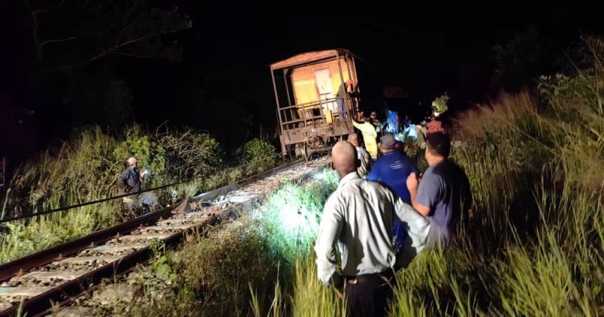 Tren detenido en Matanzas © Eduardo Rodríguez Dávila / Facebook 