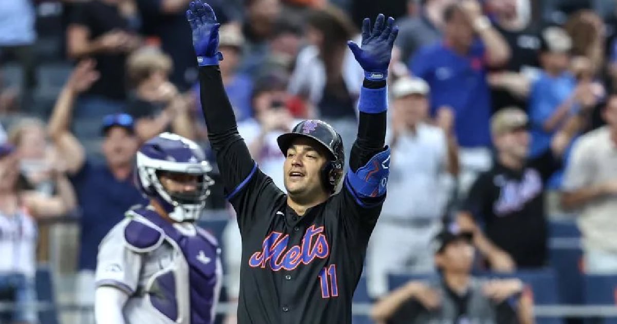 Cuban José "Candelita" Iglesias Extends Hitting Streak in MLB