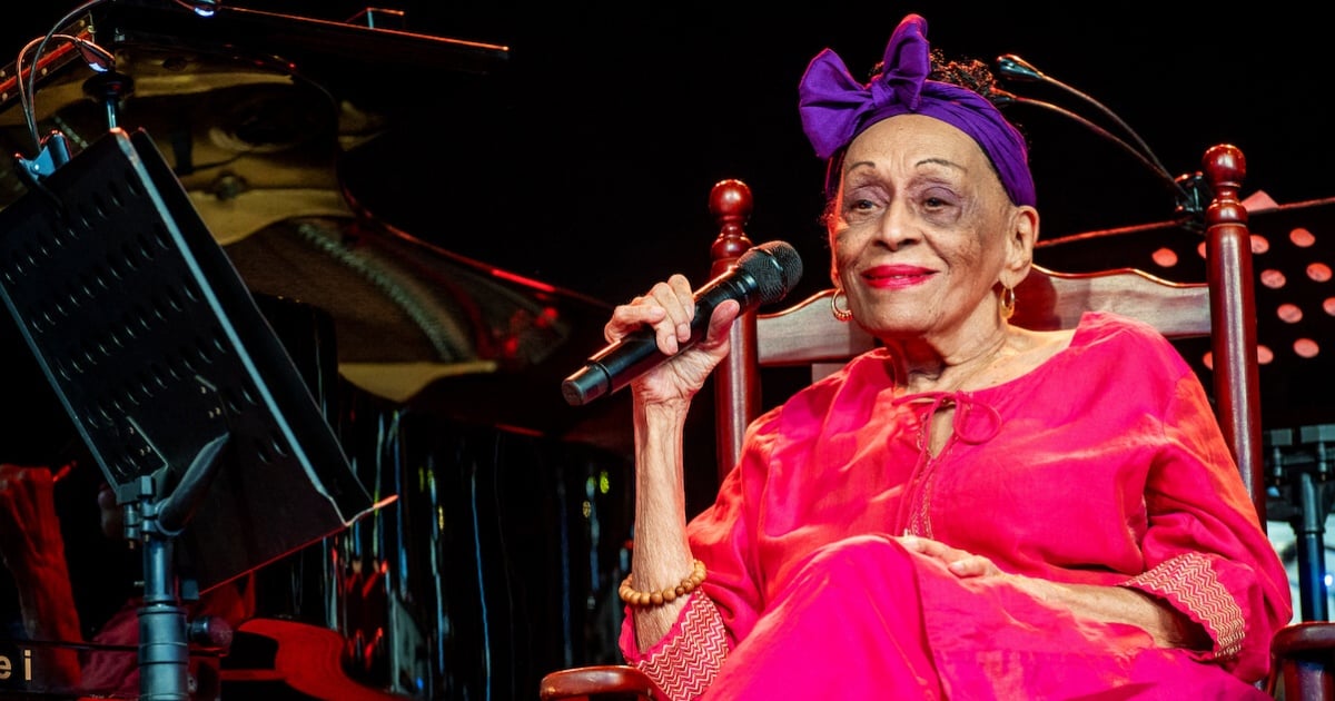 Omara Portuondo Carried Off Stage in Barcelona After Losing Voice and Becoming Disoriented