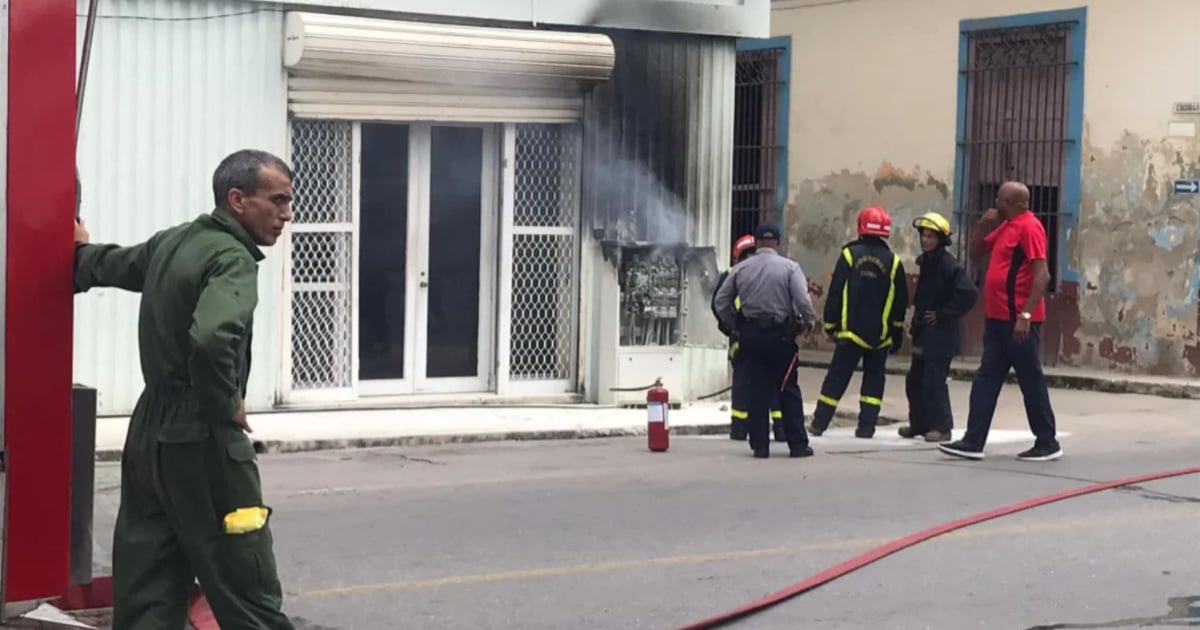 Firefighters Tackle Blaze at Cuba's Official Gazette Headquarters in Central Havana