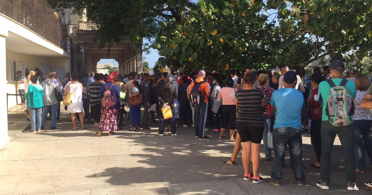 Colas en el Consulado de España © CiberCuba