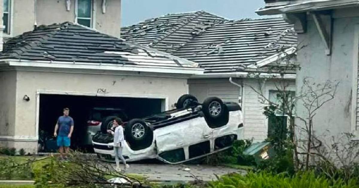 Imagen tras el paso de un tornado asociado a Milton © 