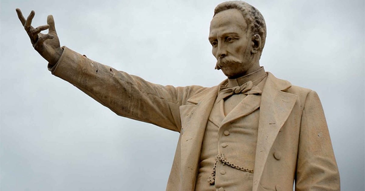 Estatua de José Martí Pérez, Apóstol de Cuba © Foto © Radio Ciudad del Mar (Cienfuegos)