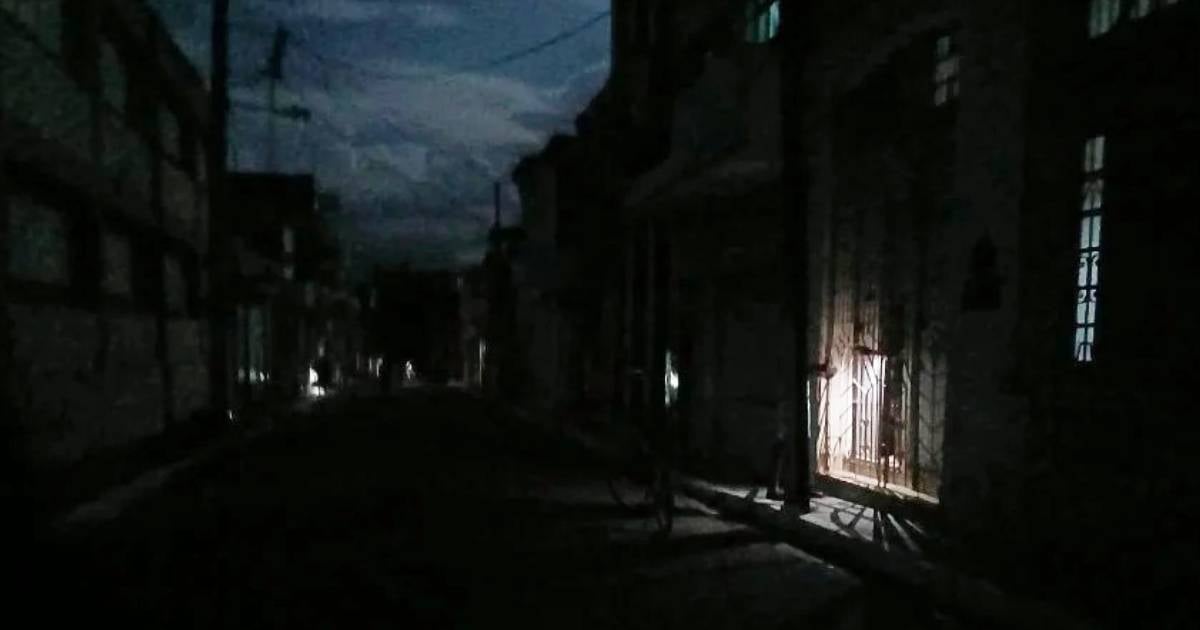 Widespread Outrage Among Cubans Over Lengthy Blackouts: "Resign Now"