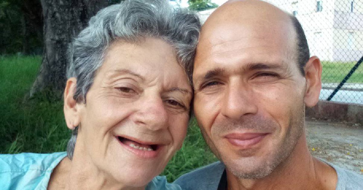 Cuban Man Seeks Public's Help to Find Missing Mother in Holguín