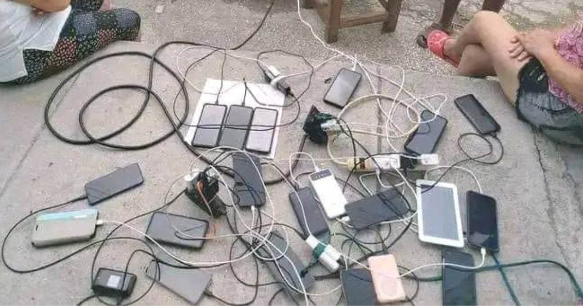 Santiago Resident Faces Backlash for Charging 200 Pesos an Hour to Charge Phones Amid Energy Crisis