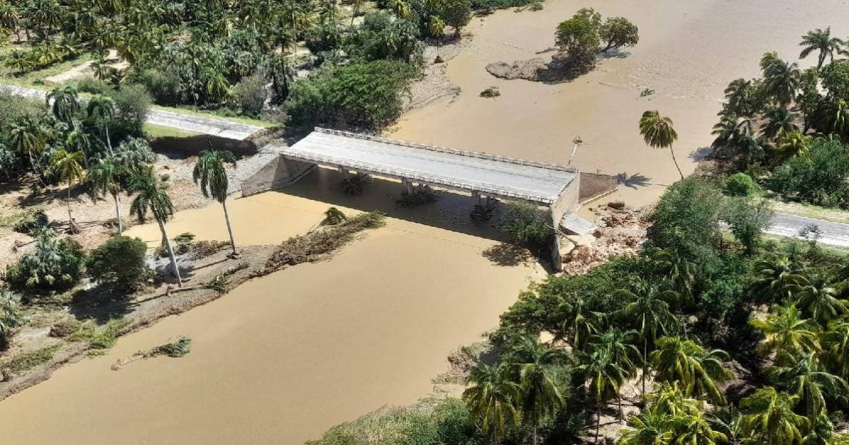 Cubans Plead for Missing Families in Guantánamo After Hurricane Oscar