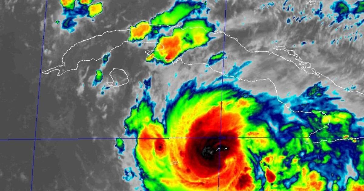 Huracán © NHC / X