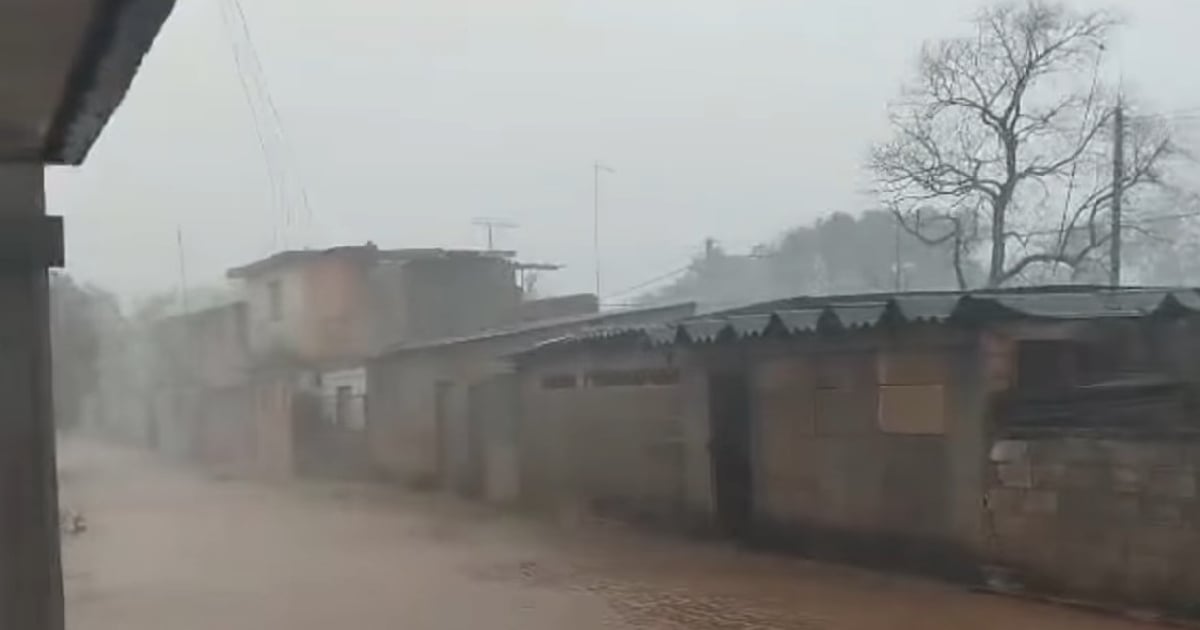 Hurricane Rafael Unleashes Powerful Winds and Flooding in Batabanó