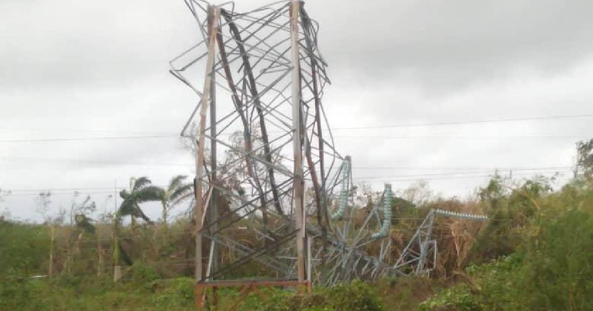 Torres de alta tensión del Mariel derribadas por el huracán © Cortesía para CiberCuba