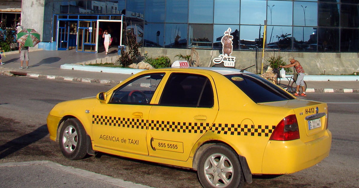 Pro-Regime Advocate Confronts Tourist Taxi Driver: "The Embargo Is Real"