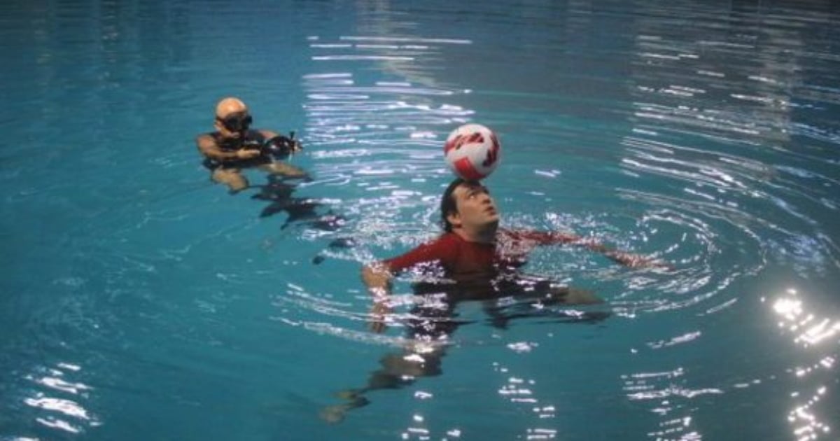 Cuban Athlete Jhoen Lefont Sets New World Record for Ball Control in Water