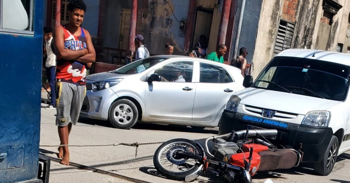 Moto accidentada en el lugar © ACCIDENTES BUSES & CAMIONES por más experiencia y menos víctimas! / Facebook / Participante anónimo