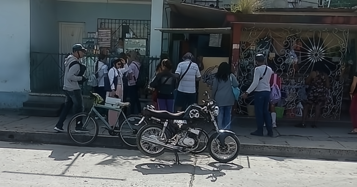 Honesty in Action: Young Pizza Seller in Cienfuegos Returns Extra Money to Elderly Customer