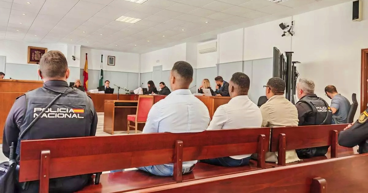 Los tres acusados durante el juicio © X/Diario de Almería