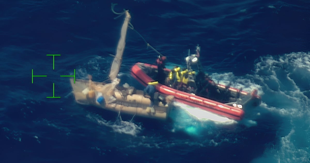 Embarcación casera en el Estrecho de Florida © X / CBP AMO