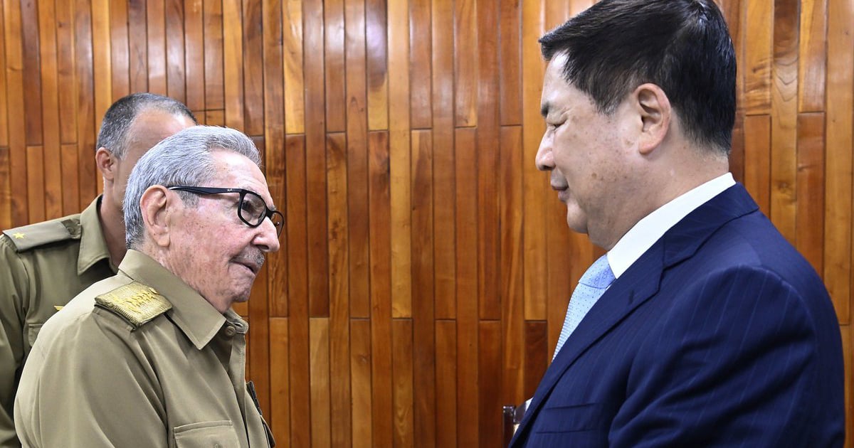 Raúl Castro Hosts China's State Councilor and Minister of Public Security