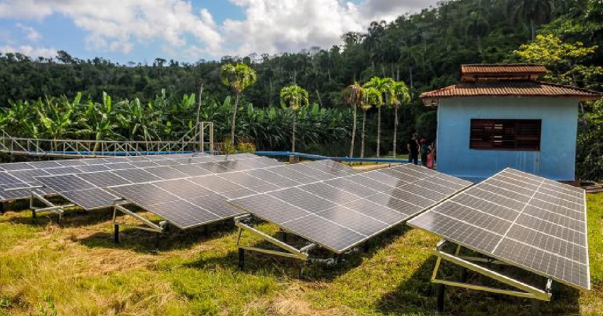 Paneles solares para sistema de bombeo © Granma