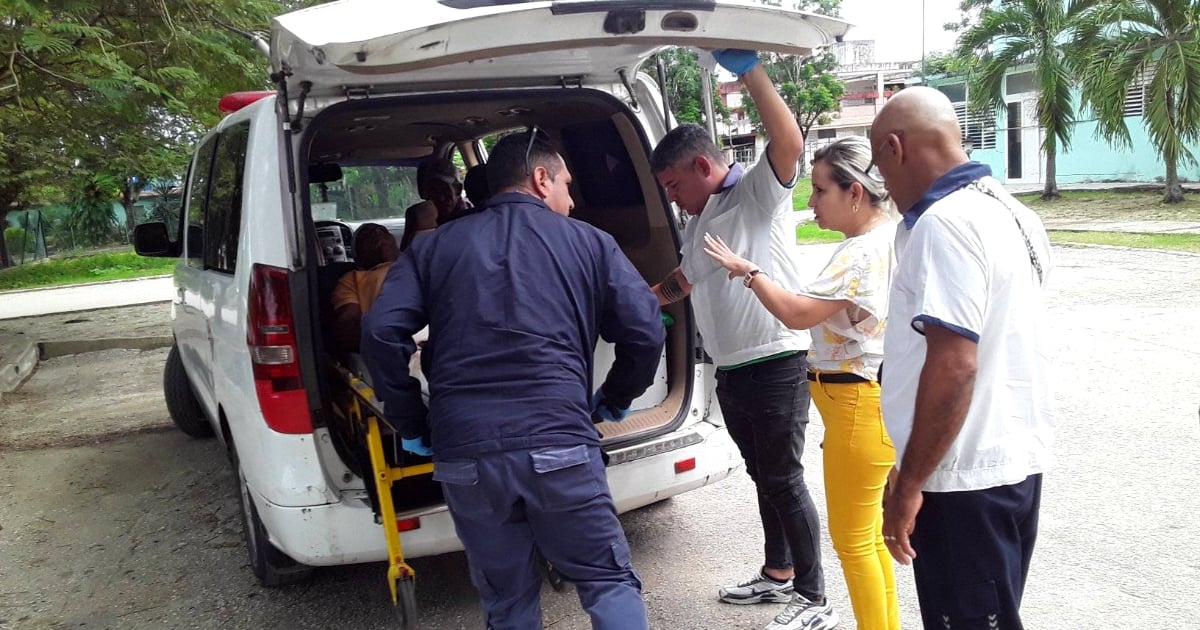 Herido transportado en ambulancia al hospital © Facebook / José Ramón Rubalcava