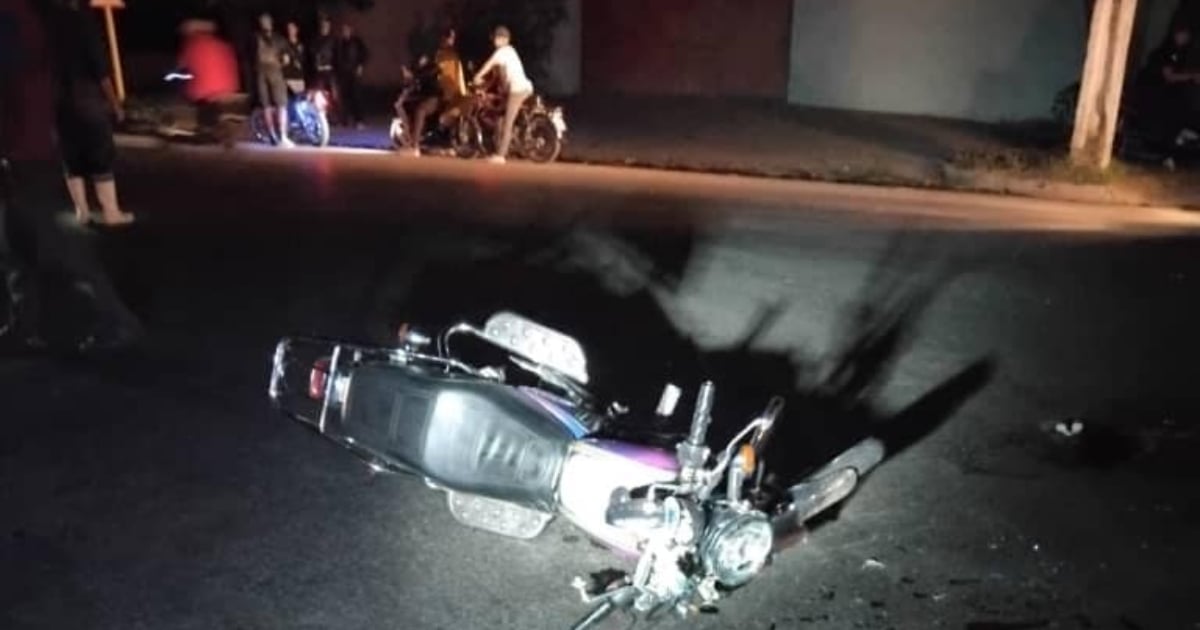 Moto accidentada en el lugar © Facebook / La Hora de Cuba / Yuriandrys Mendoza