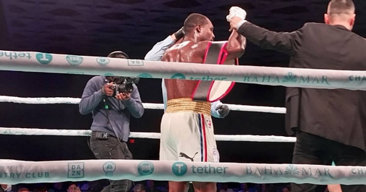 Julio César La Cruz Shines in Bahamas, Successfully Defends WBA International Title