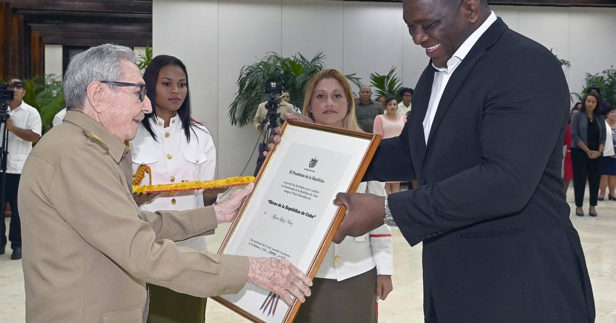 Raúl Castro y Mijaín López © Presidencia Cuba