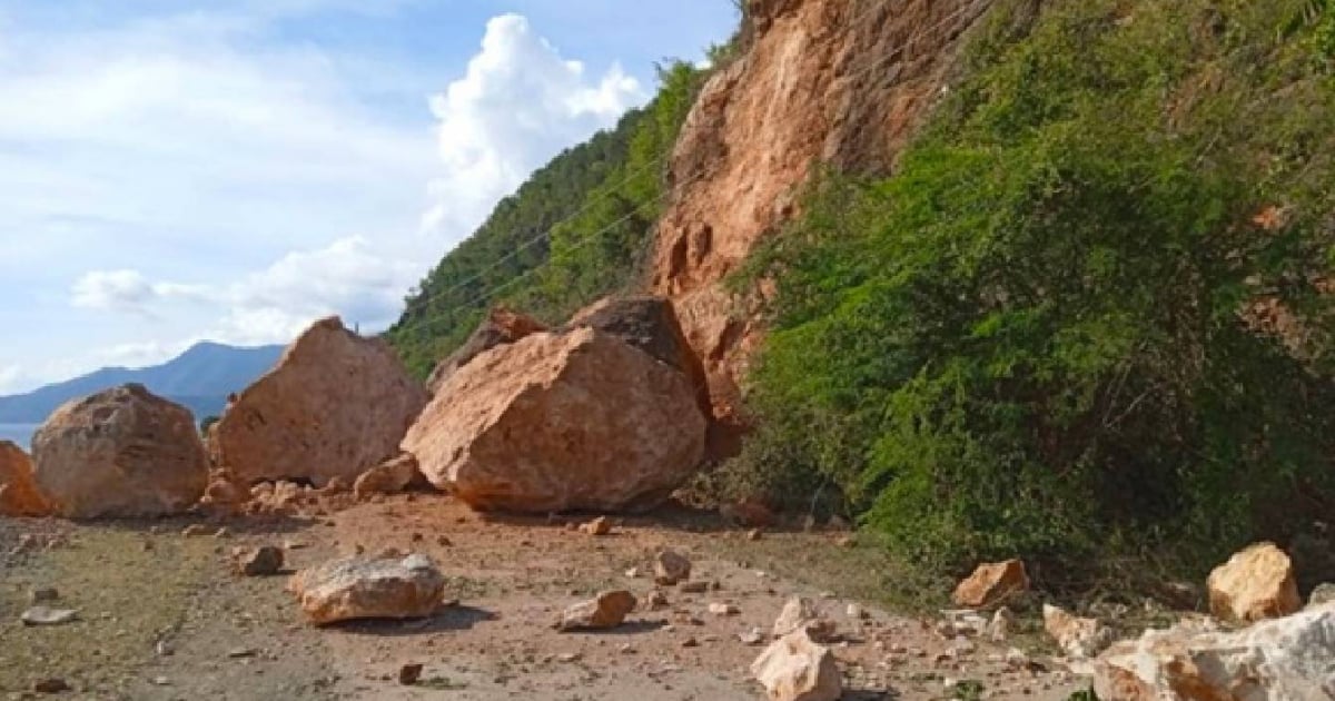 Carretera afectada por caída de rocas © Sierra Maestra